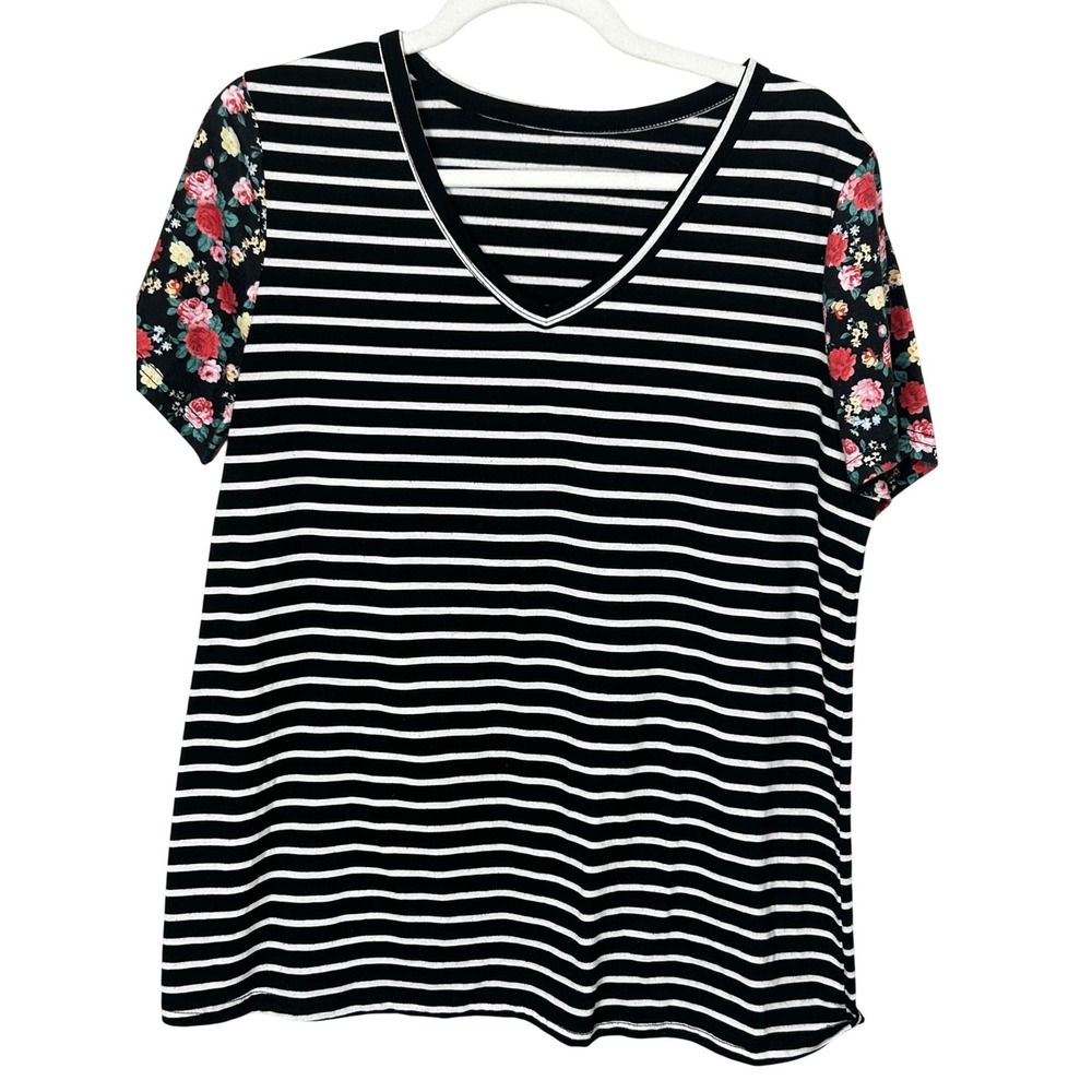 Black and White Striped V-Neck Tee Floral Print Short-Sleeves‎ NO TAGS Read Info